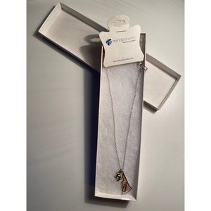 New Hampshire outline w/ moose charm necklace